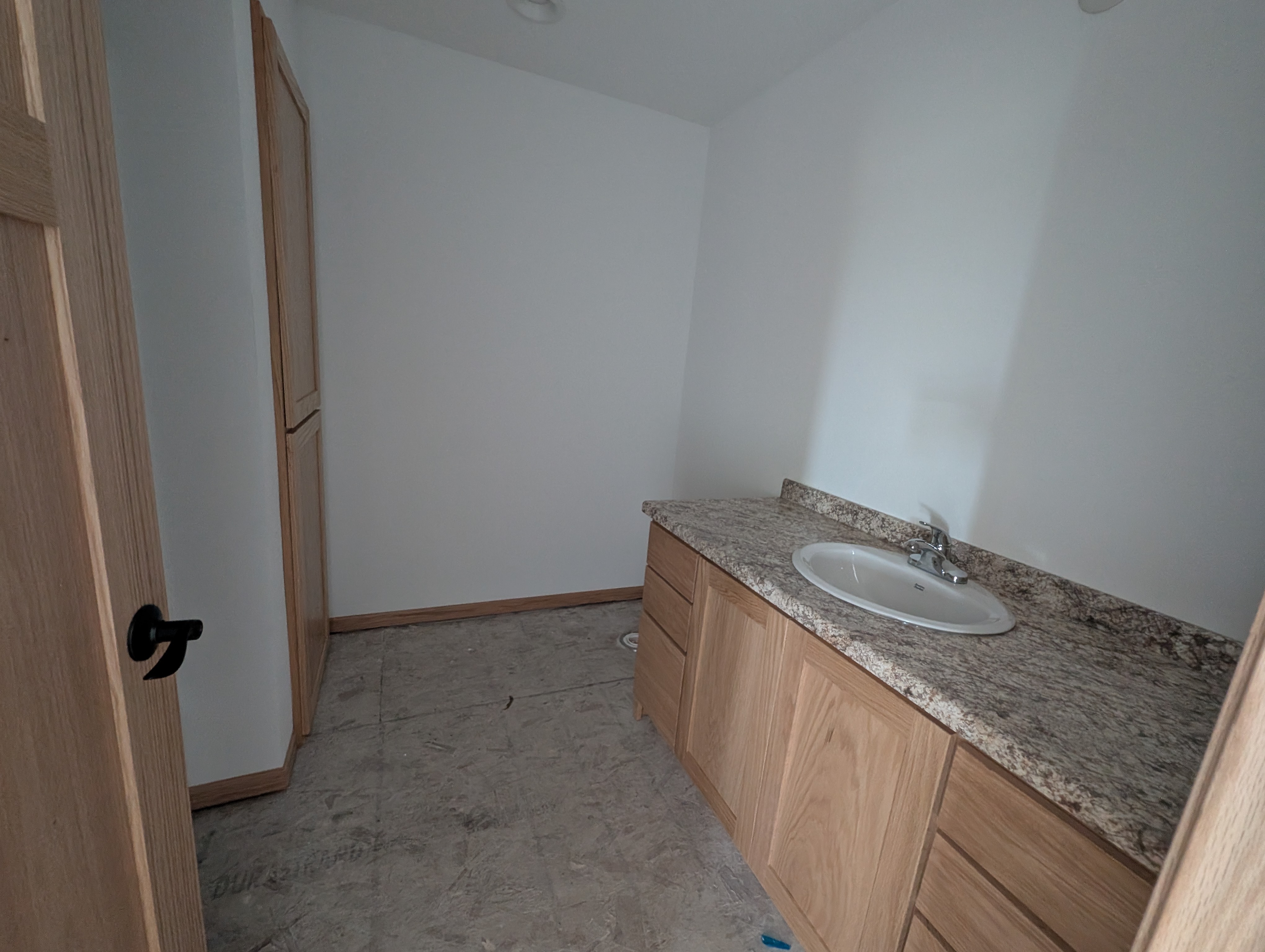Full bathroom off main hallway.